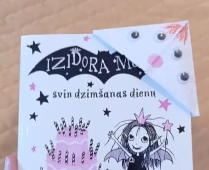 1.a Dēvids Sarkans